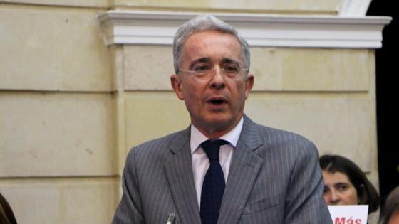 Caso Álvaro Uribe: Jueza niega preclusión y proceso continúa abierto por soborno y fraude procesal