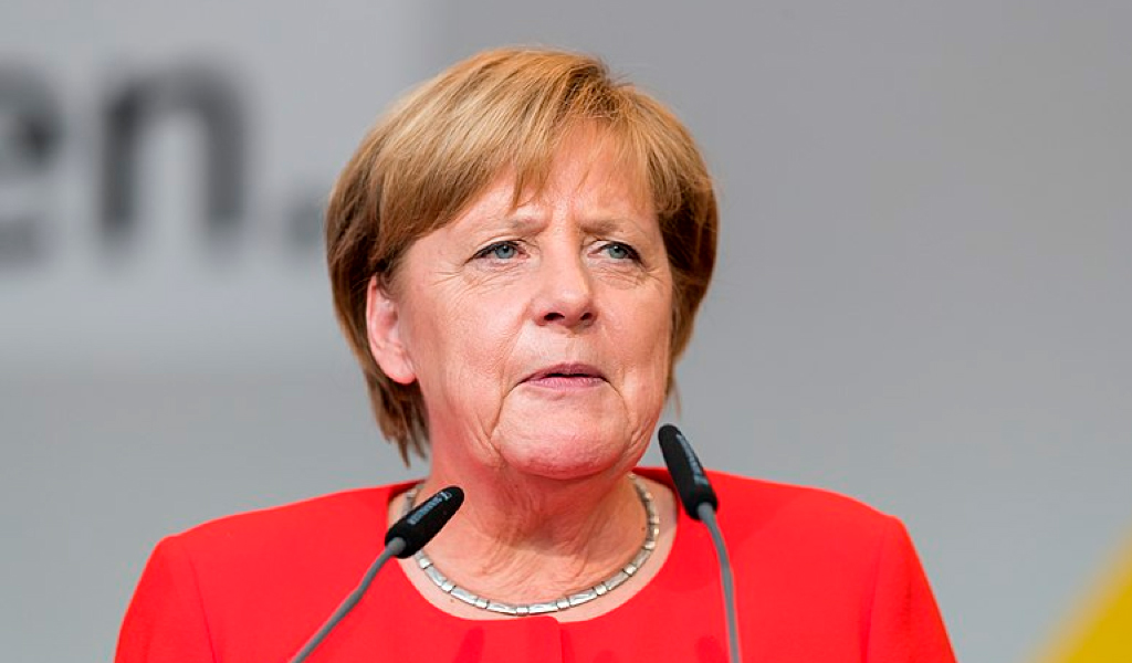 ¿Parkinson? Merkel vuelve a temblar en evento público