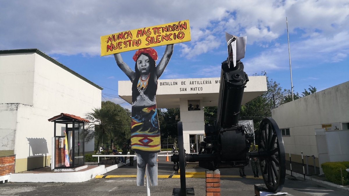 Feministas en Pereira realizaron plantón por violación de niña indígena Feministas en Pereira realizaron plantón por violación de niña indígena