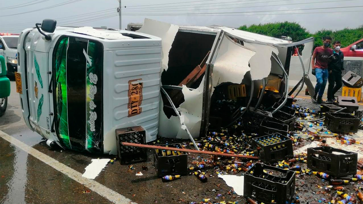 Accidente camión de cerveza en Barranquilla