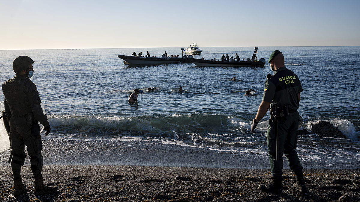 Migrantes llegan a España por mar Migrantes llegan a España por mar