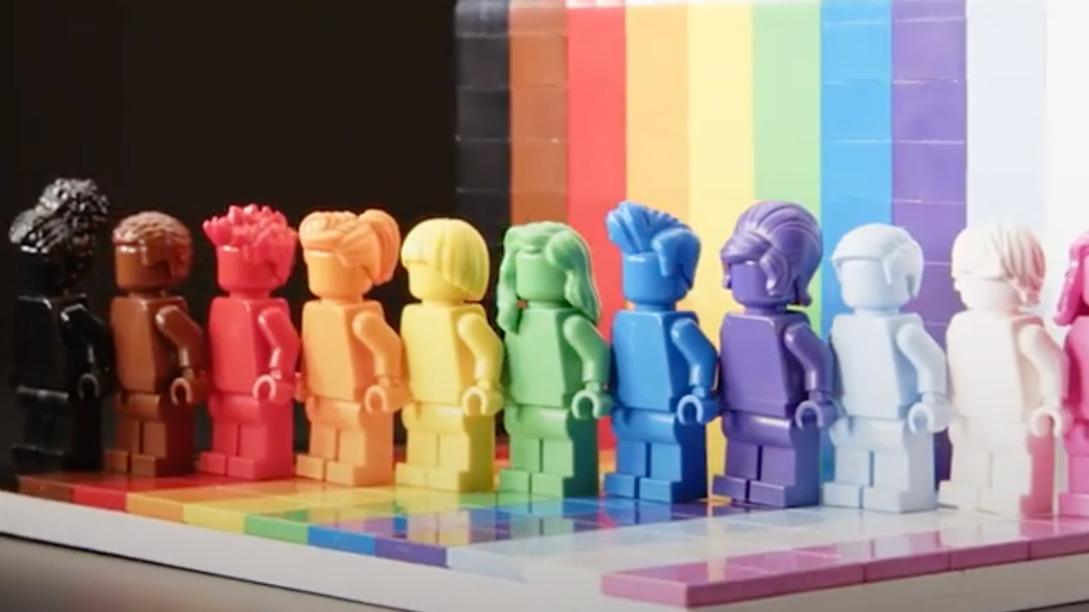 LEGO celebra la diversidad con set LGBTQ+ KienyKe