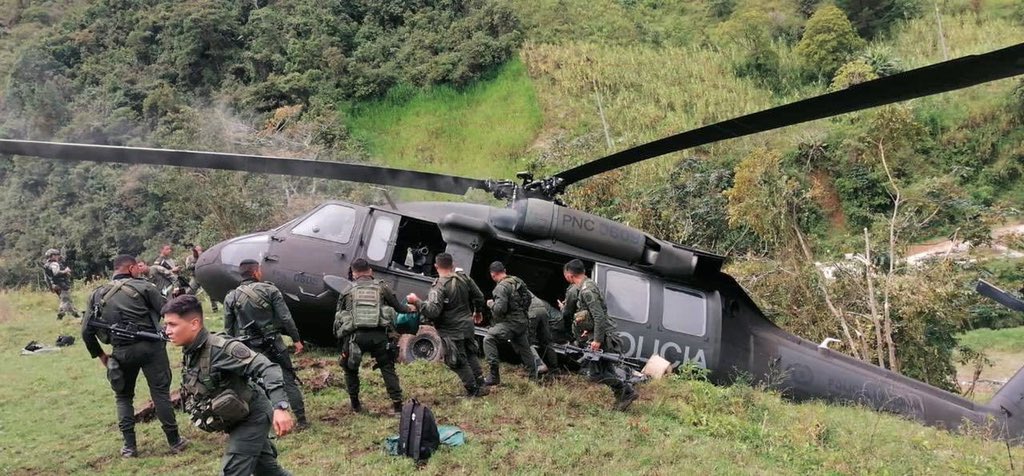 Susto por aterrizaje forzoso de helicóptero de la Policía en Ituango Susto por aterrizaje forzoso de helicóptero de la Policía en Ituango