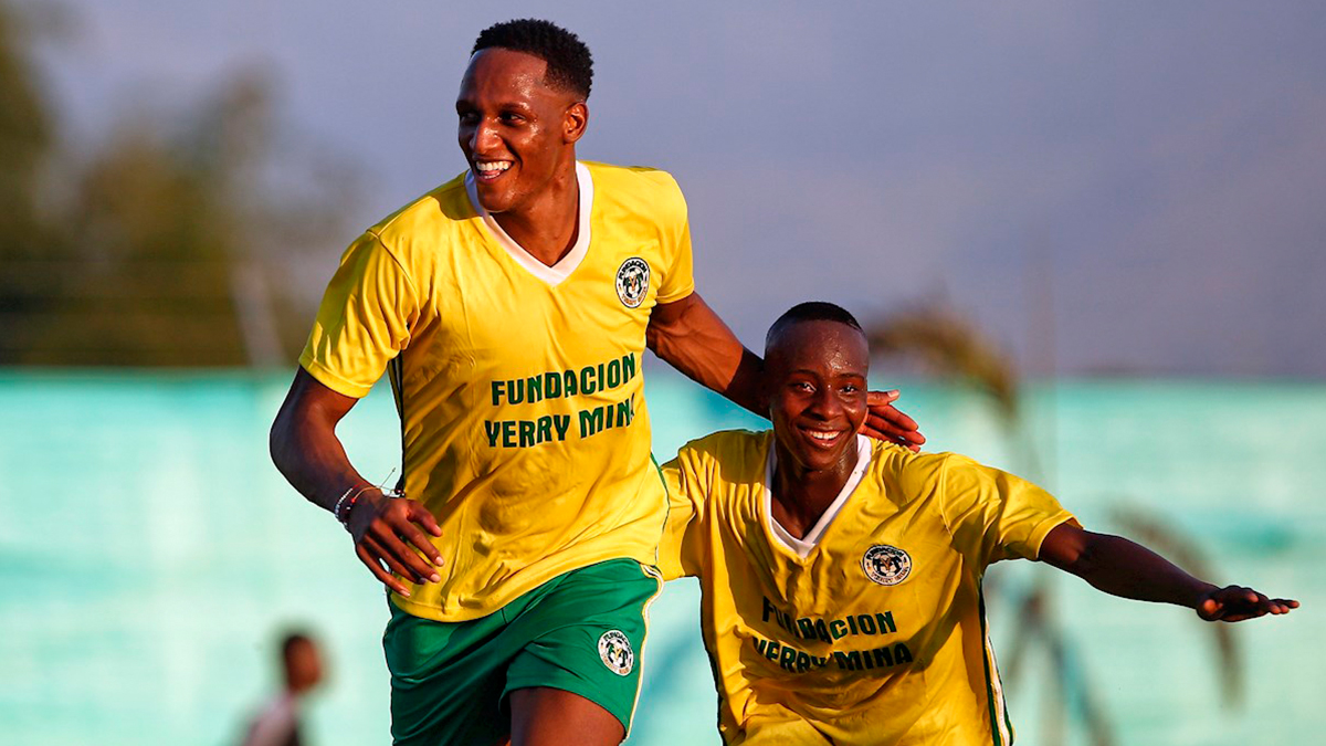 Yerry Mina inaugura unidad deportiva en su natal Guachené. Yerry Mina en la inauguración de unidad deportiva.