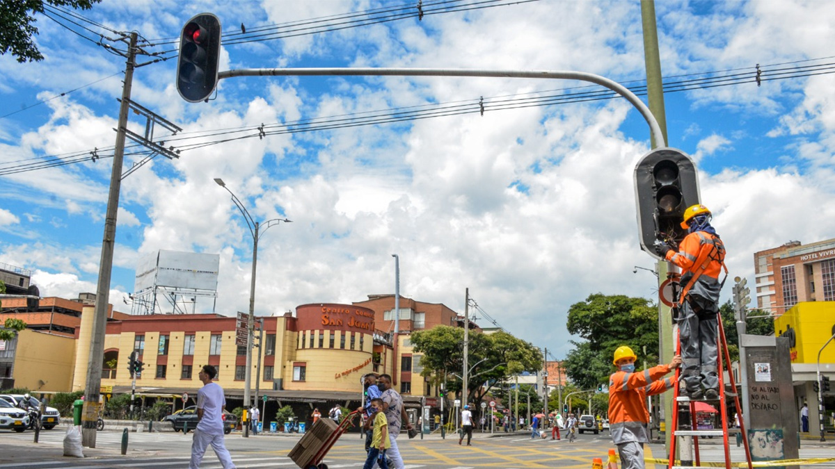 dañan semáforos en Medellín dañan semáforos en Medellín