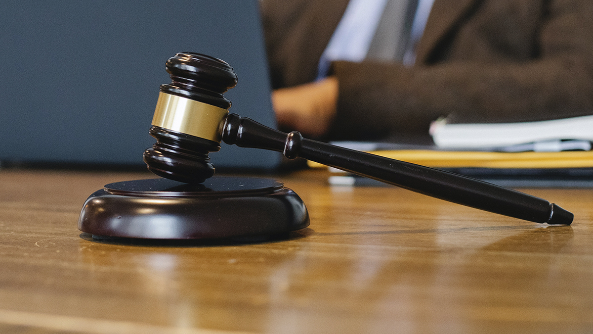 Respaldan a juez que otorgó detención domiciliaria a hombre que prendió fuego a su novia Respaldan a juez que otorgó detención domiciliaria a hombre que prendió fuego a su novia