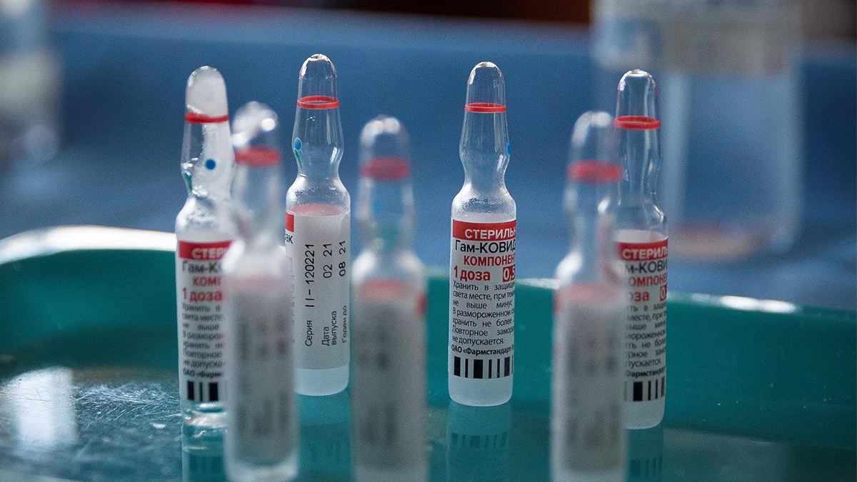 Rusia responde a publicación de The Sun que la acusa de robar la fórmula de AstraZeneca. Rusia niega robo de fórmula de AstraZeneca.