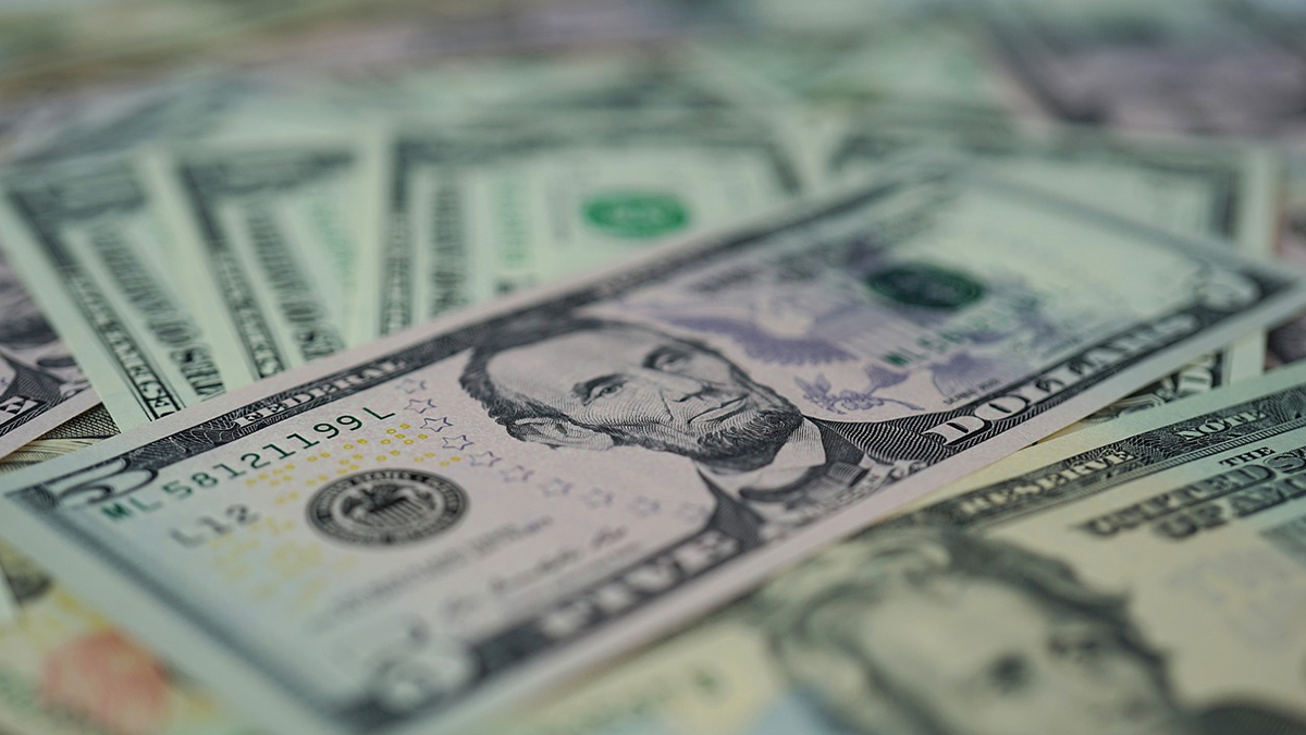El-dólar-alcanza-los-4.000-pesos-en-Colombia El-dólar-alcanza-los-4.000-pesos-en-Colombia