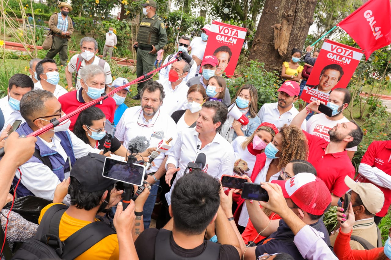 Galán pide que solo 3 precandidatos lleguen a la consulta de centro Galán pide que solo 3 precandidatos lleguen a la consulta de centro