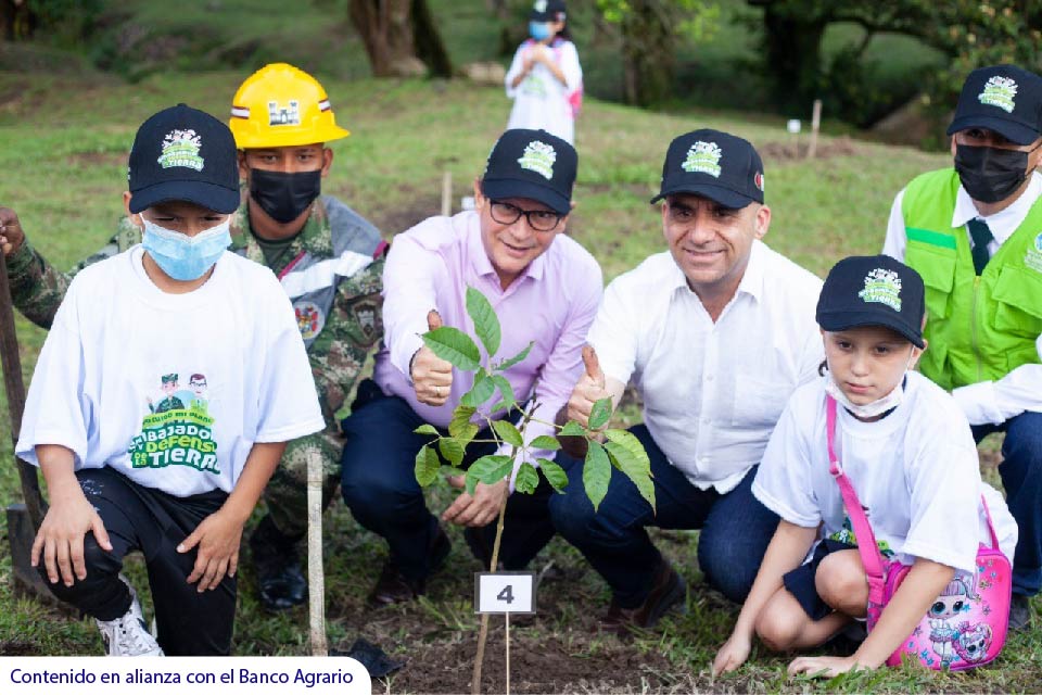 Ministerio de Defensa y el Banco Agrario se unen para lanzar cartilla sobre cuidado ambiental