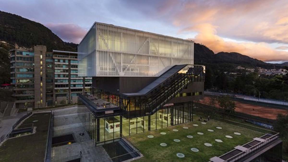 Policía habla sobre el robo ocurrido cerca a la Universidad Javeriana Policía habla sobre el robo ocurrido cerca a la Universidad Javeriana