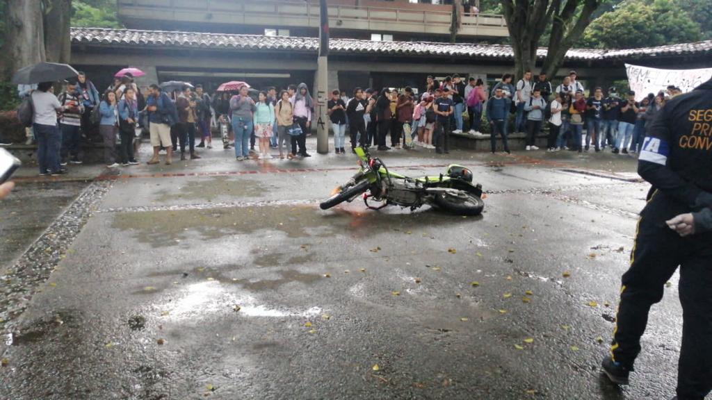 queman moto Policía noticias Medellín Barranquilla queman moto Policía noticias Medellín Barranquilla