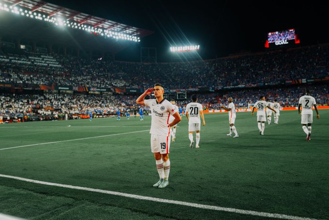 Reviva el gol de Rafael Santos Borré en la final de la Europa League