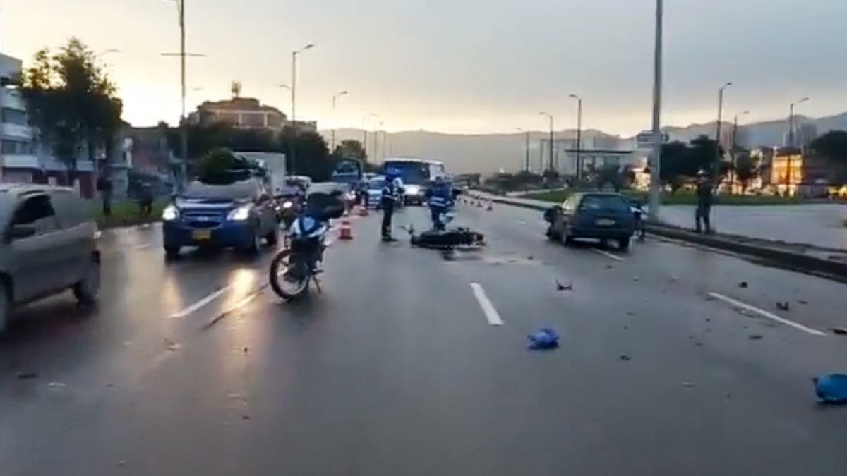 Aparatosos accidentes pusieron en jaque la movilidad de Bogotá Aparatosos accidentes pusieron en jaque la movilidad de Bogotá