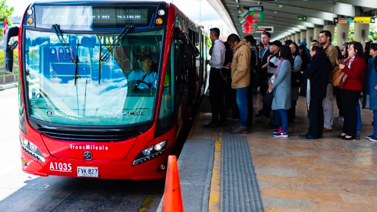 Ciudadano resultó herido de gravedad durante atraco en Transmilenio Ciudadano resultó herido de gravedad durante atraco en Transmilenio