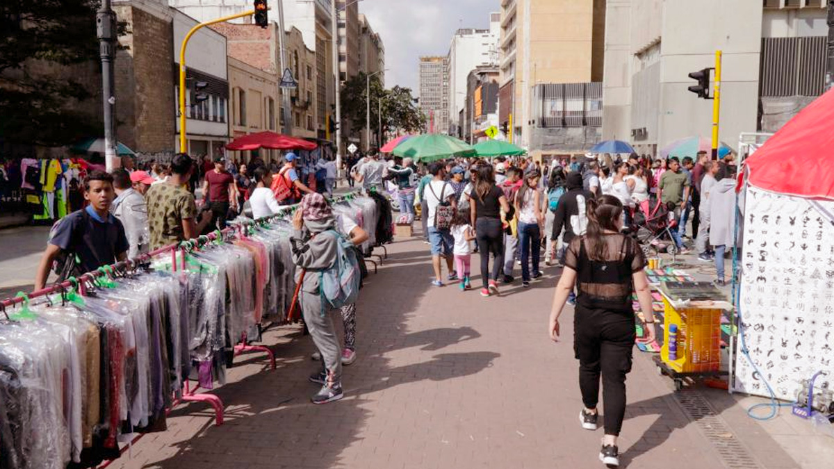 Comerciantes se preparan para posibles disturbios durante elecciones en Bogotá