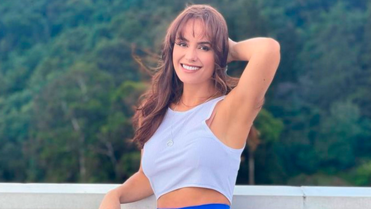 Las despampanante sesión fotográfica de Ana Lucía Domínguez en piscina |  KienyKe