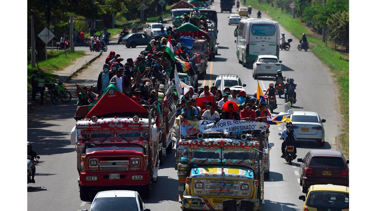 Indígenas-en-Bogotá-por-día-cívico