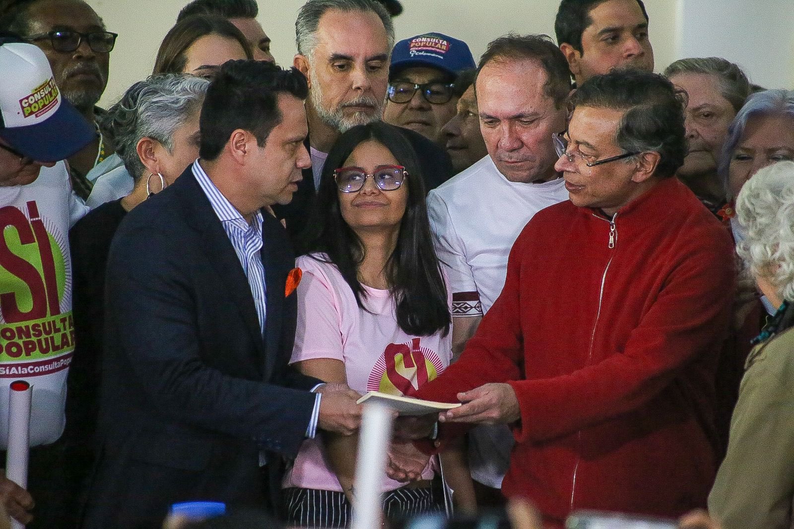 Gremios-arremeten-contra-Petro-por-consulta-popular