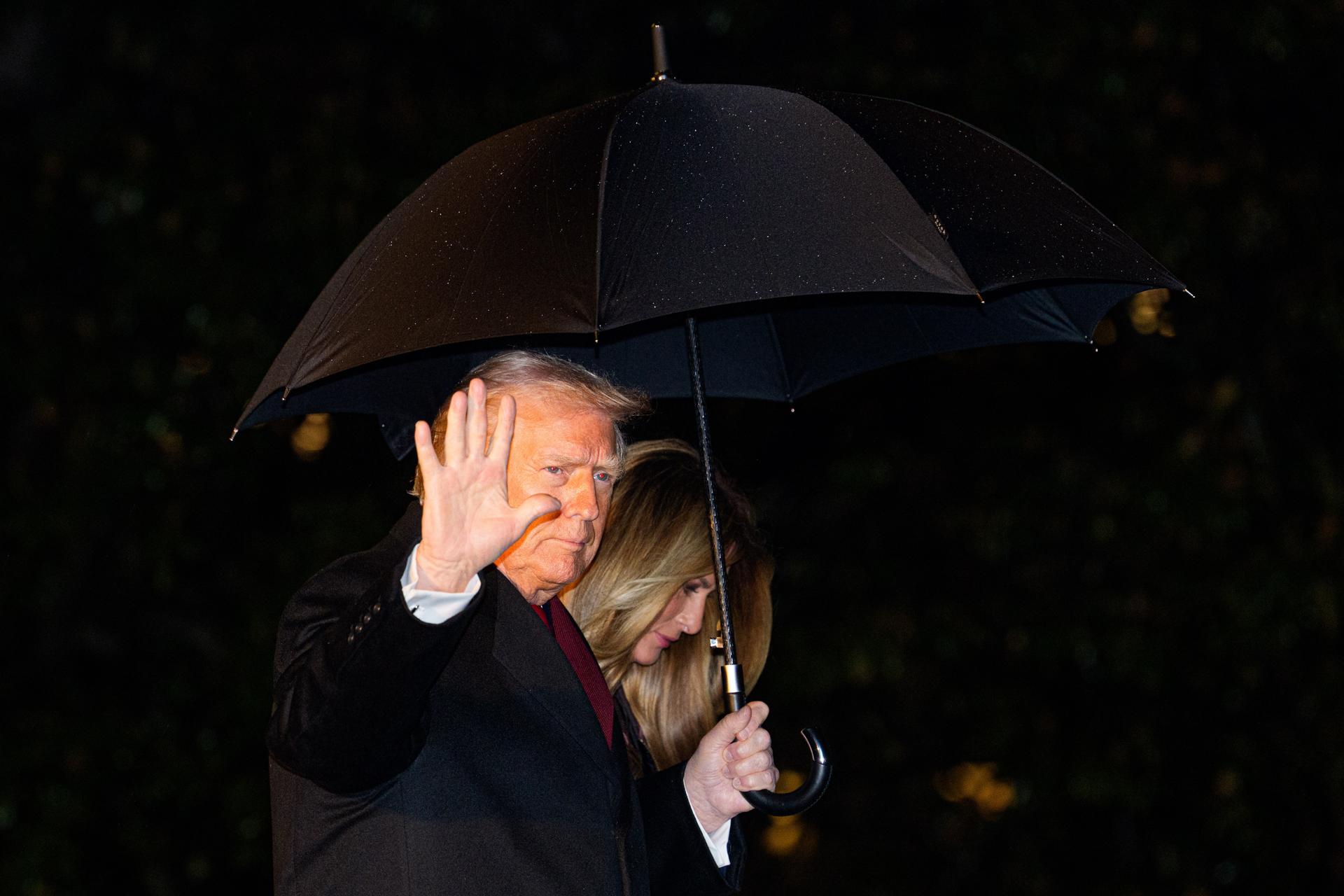 US President Donald Trump (L) and First Lady Melania Trump walk on the South Lawn of the White House before boarding Marine One in Washington, DC, USA, 25 November 2025. Trump decamped to his Mar-a-Lago resort in Florida for the Thanksgiving holiday. 