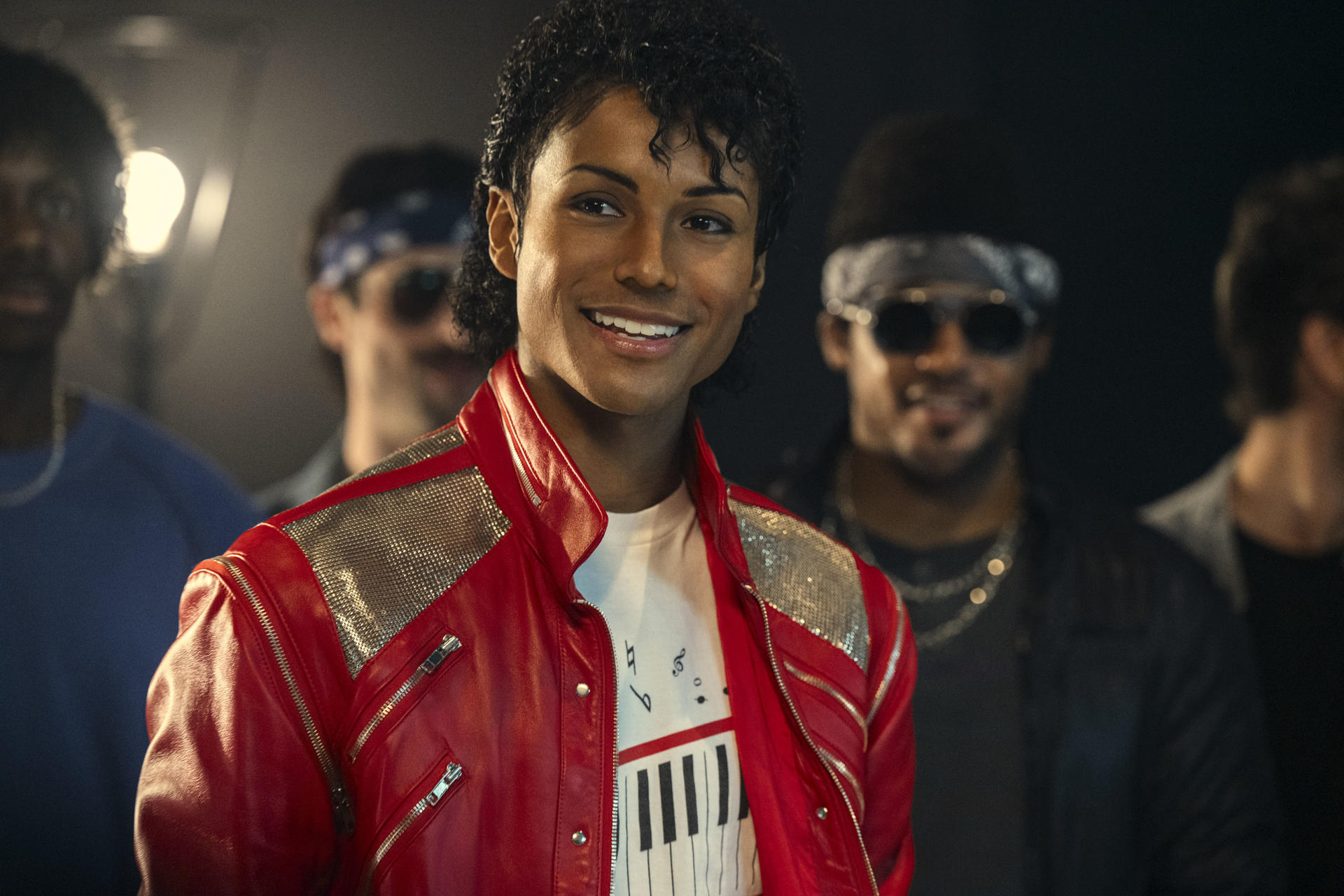 Jaafar Jackson, sobrino de Michael Jackson, demostró en las primeras imágenes del biopic que protagoniza sobre su tío que es capaz de emular a la perfección los icónicos pasos de baile del 'rey del pop'. 