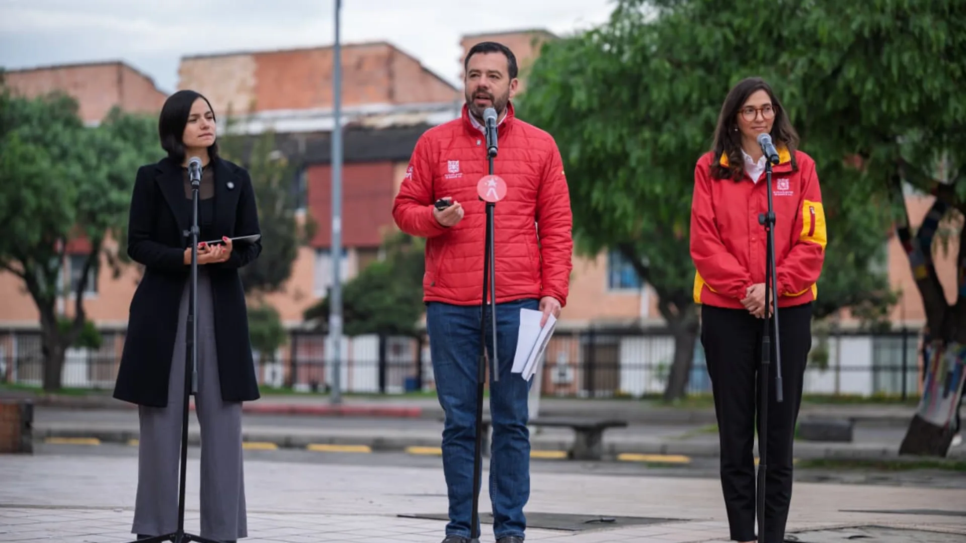 Claudia Díaz, secretaria de Movilidad, Carlos Fernando Galán, alcalde Mayor de Bogotá, y Ana María Cadena, secretaria de Hacienda