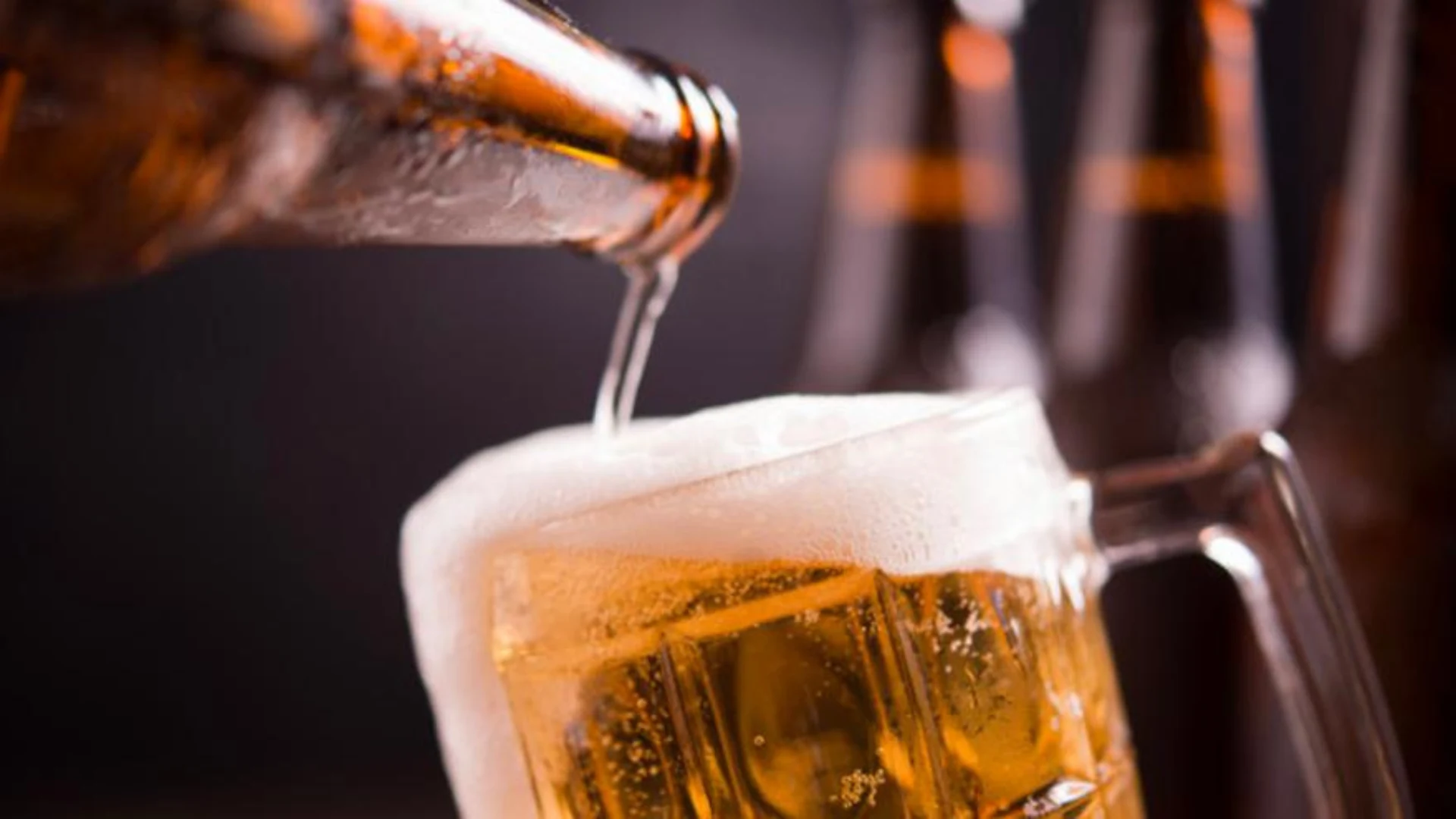 Los 32 gobernadores se oponen al alza del impuesto a licor y tabaco