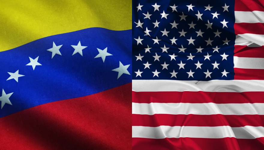 Banderas de Venezuela y Estados Unidos.