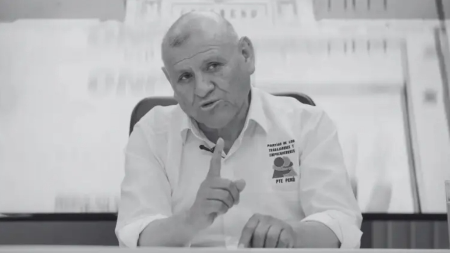 Candidato presidencial peruano Napoleón Becerra.
