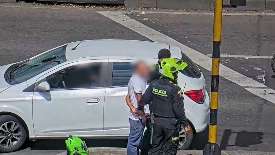 Capturan a falso limpiavidrios en la Calle 80