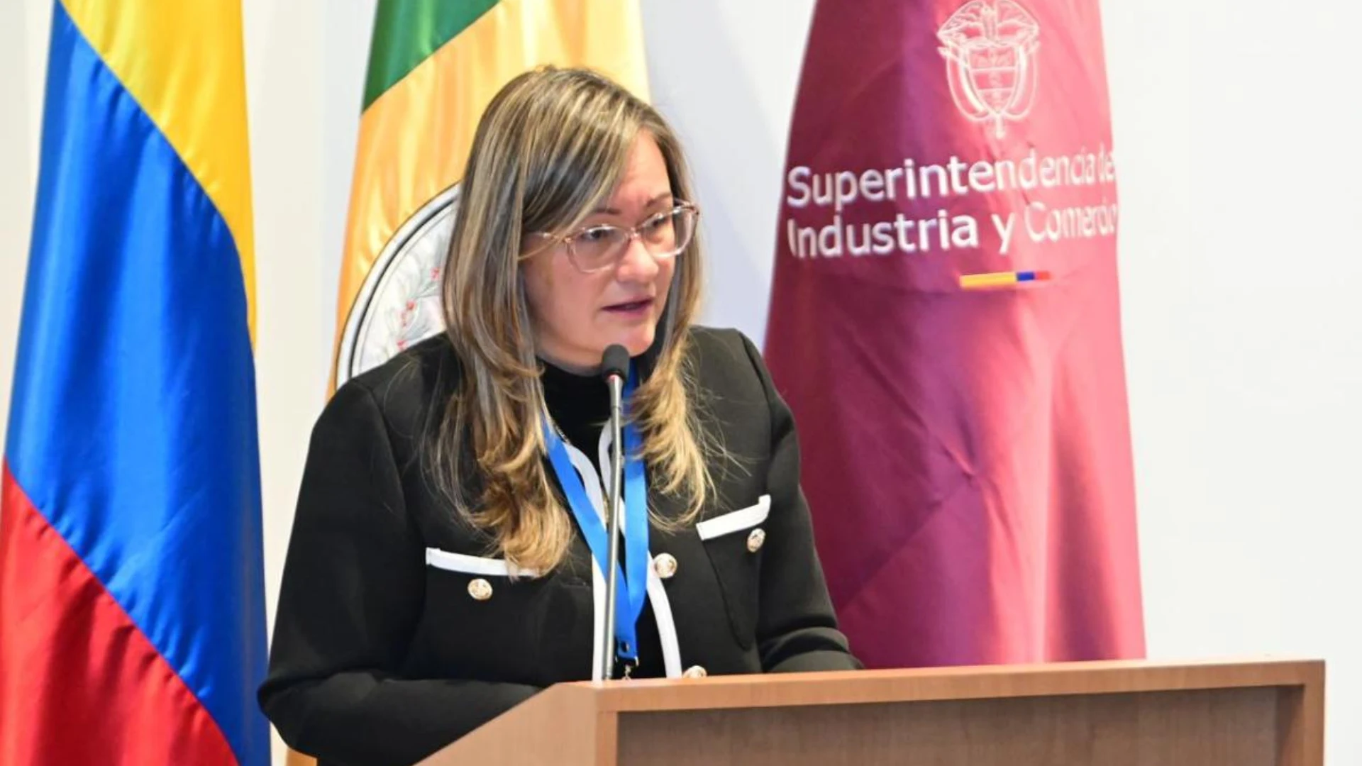 Título SEO: Nuevo litigio por nombramiento de Rusinque en la SIC  Meta descripción: La nueva designación de Cielo Rusinque en la SIC será demandada tras el fallo que anuló su nombramiento anterior.  Lead: El nuevo nombramiento de Cielo Rusinque como superintendente de Industria y Comercio será demandado ante el Consejo de Estado, luego de que ese mismo tribunal anulara su designación anterior por incumplir los requisitos del cargo. El caso abre un nuevo pulso jurídico sobre la validez del decreto con el que