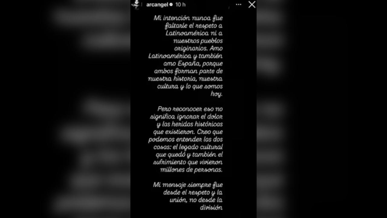 Arcángel se disculpa tras polémica por comentarios sobre la conquista española