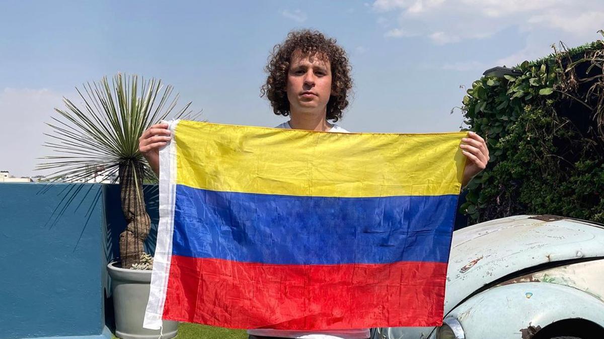 Luisito Comunica en Colombia: así le fue en el Aeropuerto El Dorado |  KienyKe