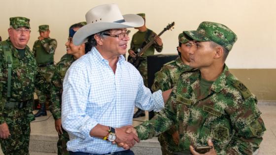 Gustavo Petro cupula militar noticias Colombia