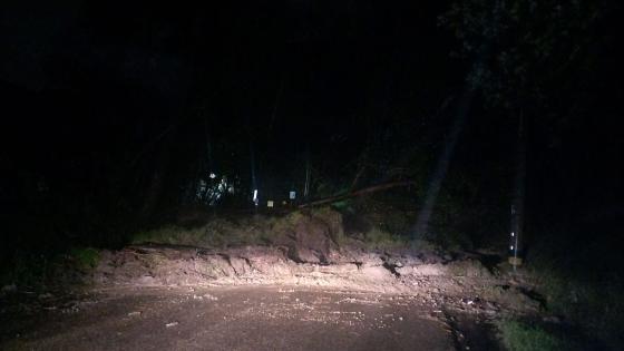 Derrumbe provoca cierre de la vía Tenjo - Cajicá