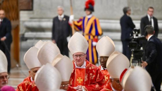 El curioso mensaje de "suerte" del cardenal Parolin antes del cónclave
