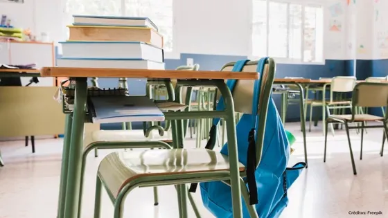 Polémica por entrega de cartillas a estudiantes en apoyo a la consulta popular