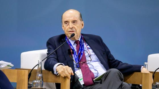 Excanciller Álvaro Leyva.