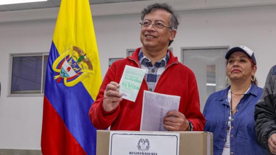 Presidente Gustavo Petro votando en la consulta del Pacto. Presidente Gustavo Petro votando en la consulta del Pacto.