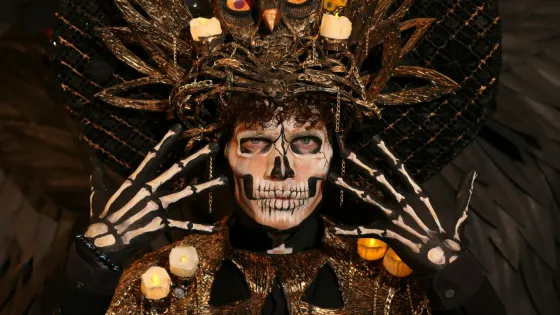 Colombianos destinarán hasta $200.000 en disfraces Persona con su disfraz de Halloween