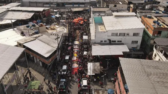 Megaoperativo contra el narcotráfico en Brasil deja más de 130 muertos  Fotografía aérea de cuerpos sin vida este miércoles, en una calle de Río de Janeiro (Brasil).