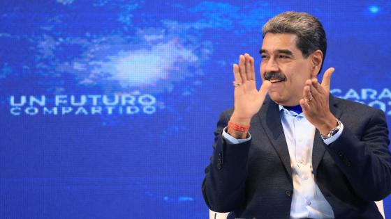 Fotografía cedida por el Palacio de Miraflores que muestra al presidente de Venezuela, Nicolás Maduro, reaccionar durante el Congreso Internacional Espacial este jueves, en Caracas (Venezuela).