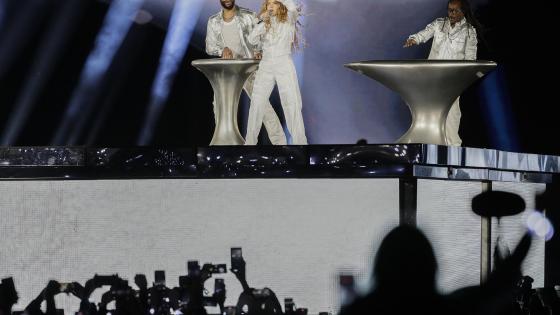 Shakira conquistó Bogotá, por tercera vez, con un show lleno de emociones La cantante colombiana Shakira se presenta durante un concierto de su gira 'Las mujeres ya no lloran World Tour' este sábado, en el Vive Claro Distrito Cultural en Bogotá (Colombia)