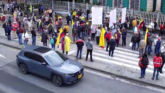 Protestas generan bloqueos y desvíos hoy en Bogotá