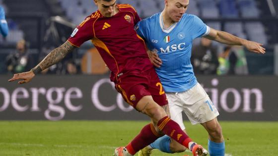 ma's Gianluca Mancini (L) and Napoli's Rasmus Hojlund in action during the Italian Serie A soccer match between AS Roma and SSC Napoli, in Rome,