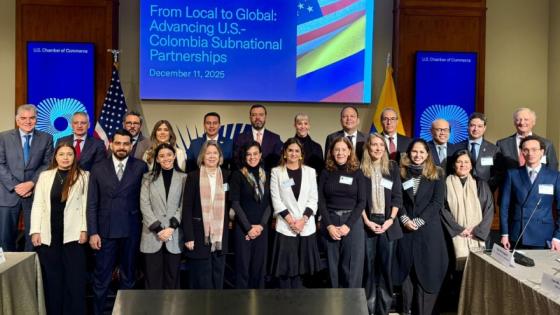 Reunión de alcaldes y gobernadores colombianos con el subsecretario de Estado, Christopher Landau.