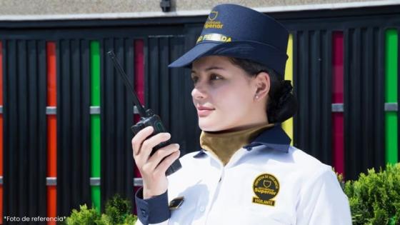 Vigilante Dalin Selena Monsalve revela en video el acoso sexual del inspector José Arturo Figueredo.