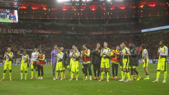 ortmund players celebrates after the German Bundesliga soccer match between Bayer 04 Leverkusen and Borussia Dortmund in Leverkusen, Germany, 29 November 2025. 