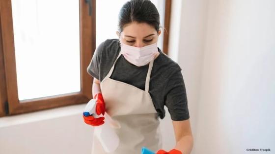 Aprenda a calcular la prima de un trabajador doméstico en 2025 y evite sanciones.