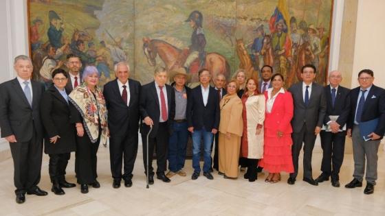 Expresidentes y congresistas solicitaron al presidente Gustavo Petro moderar el uso de X 